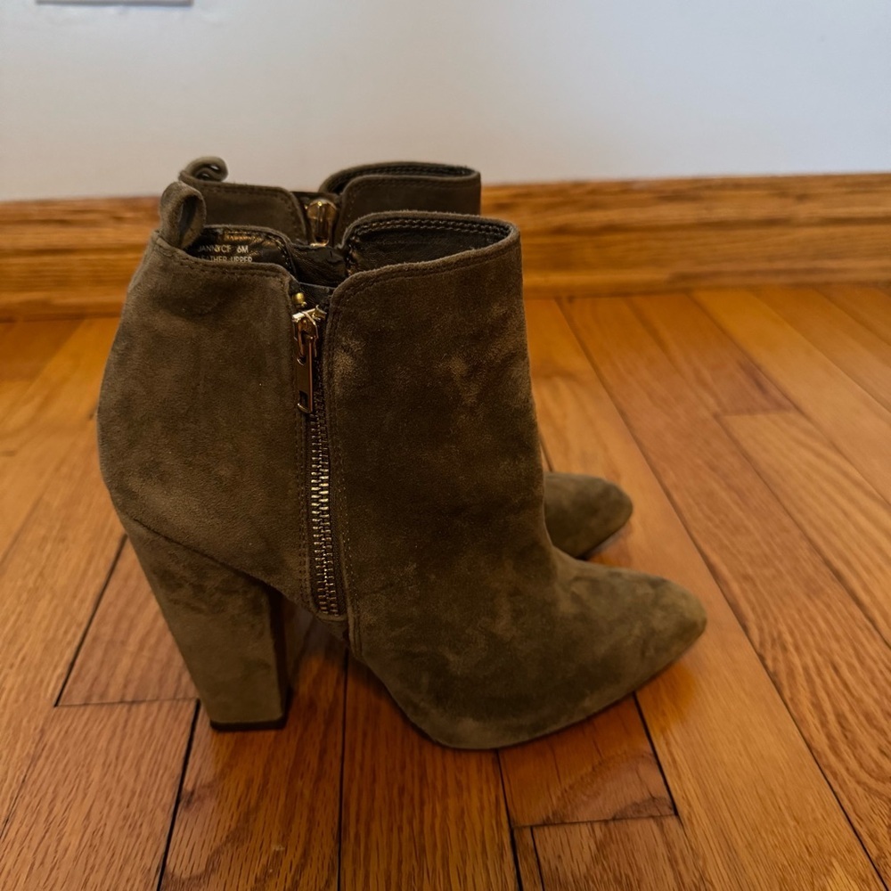 Steve Madden Jannyce Taupe Suede Leather Ankle Boots - Picture 8 of 11